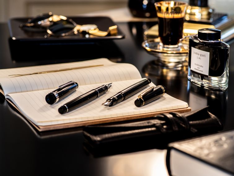 Pilot Justus 95 Adjustable Nib Fountain Pen - Black with Gold Trim