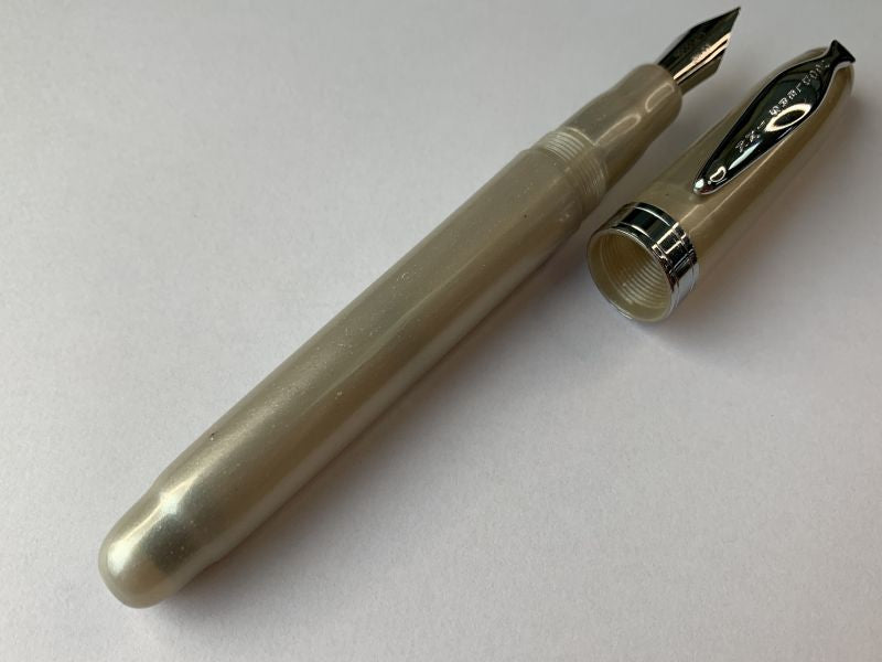 Noodler's Ahab Flex Fountain Pen - Ahab's Pearl