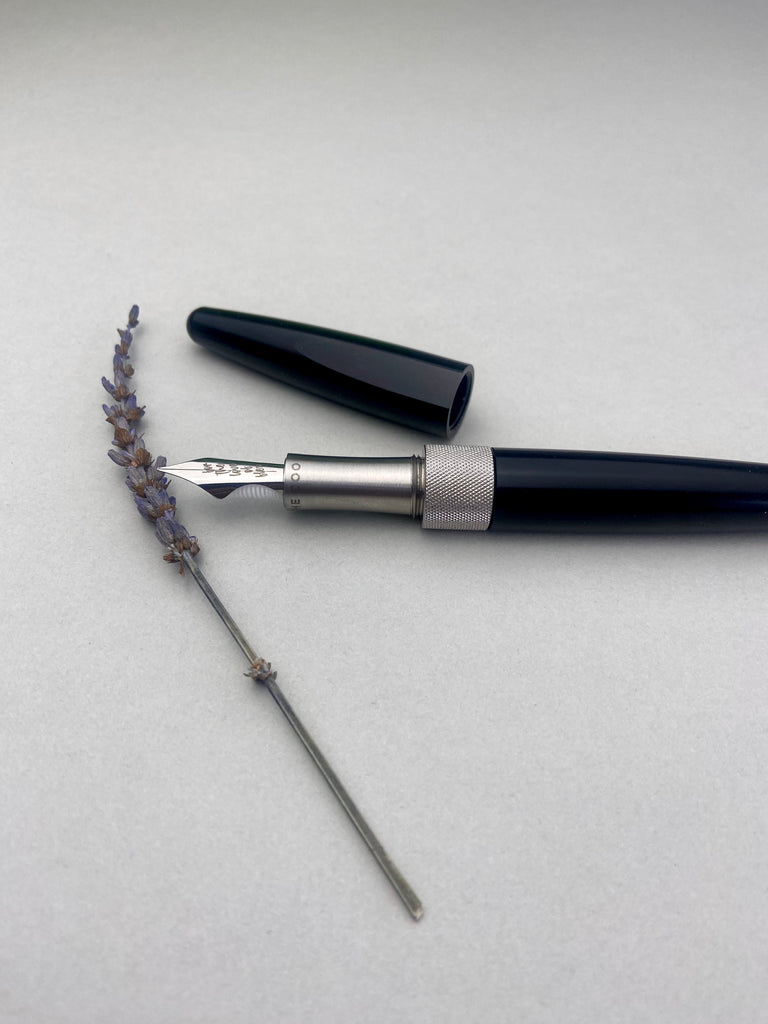 The Good Blue R615 Fountain Pen - Piano Black