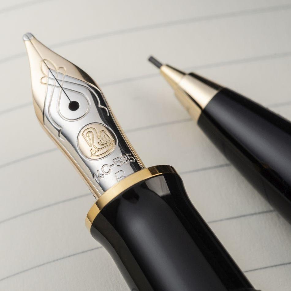 Pelikan Souveran M400 Fountain Pen - Green with Gold Trim - Pure Pens