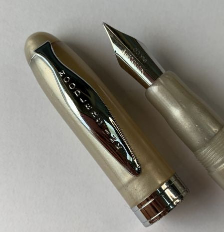 Noodler's Ahab Flex Fountain Pen - Ahab's Pearl
