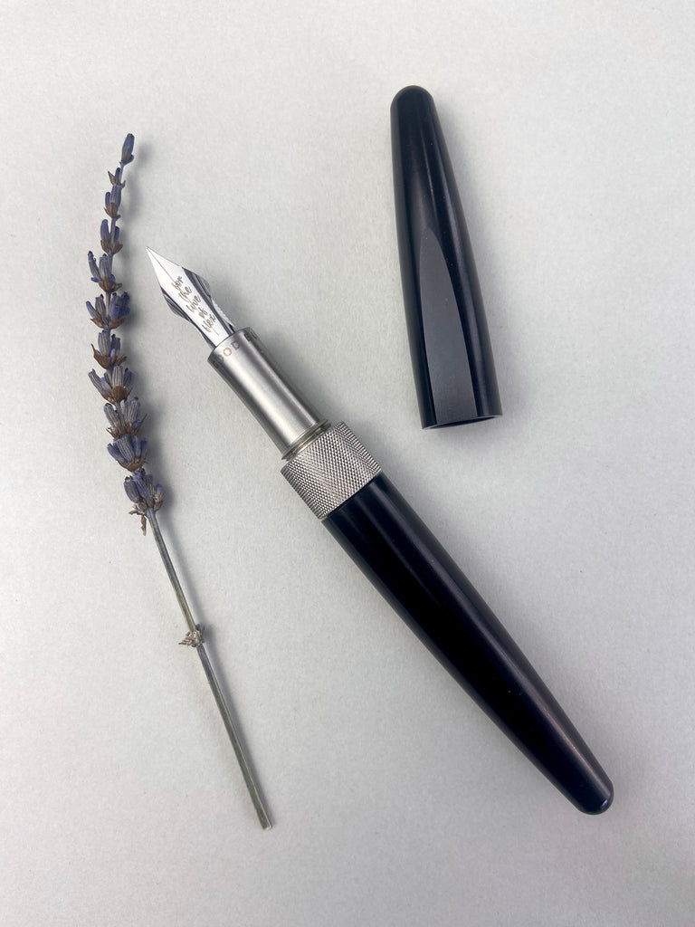 The Good Blue R615 Fountain Pen - Piano Black