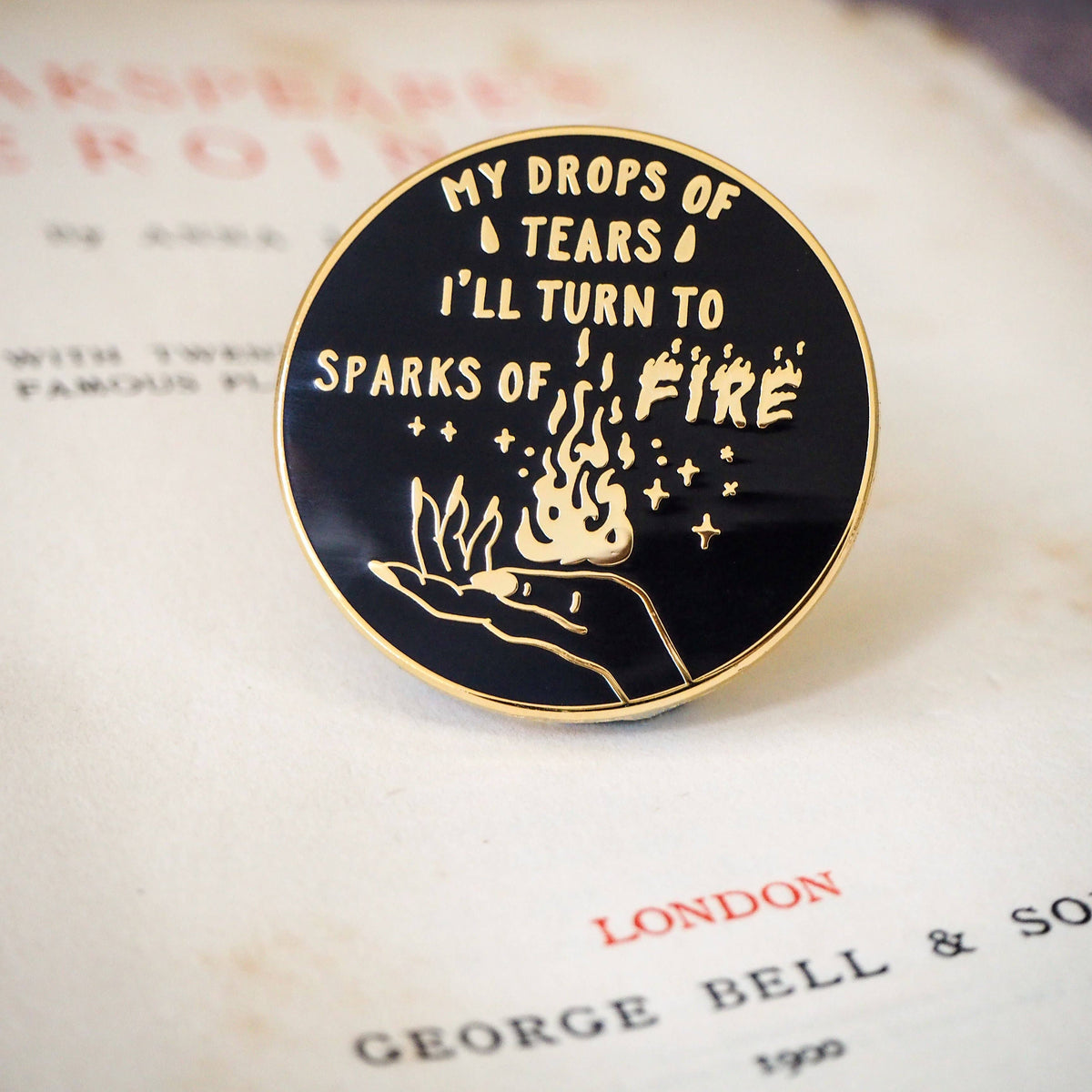 Literary Emporium Queen Katharine Enamel Pin Badge - Shakespeare's Heroines