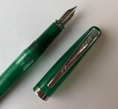 Noodler's Nib Creaper Piston Fountain Pen - Maximillian Emerald Green Demonstrator - Pure Pens